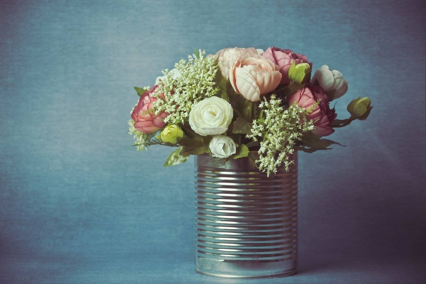 flowers in tin can - fall trends in floristry